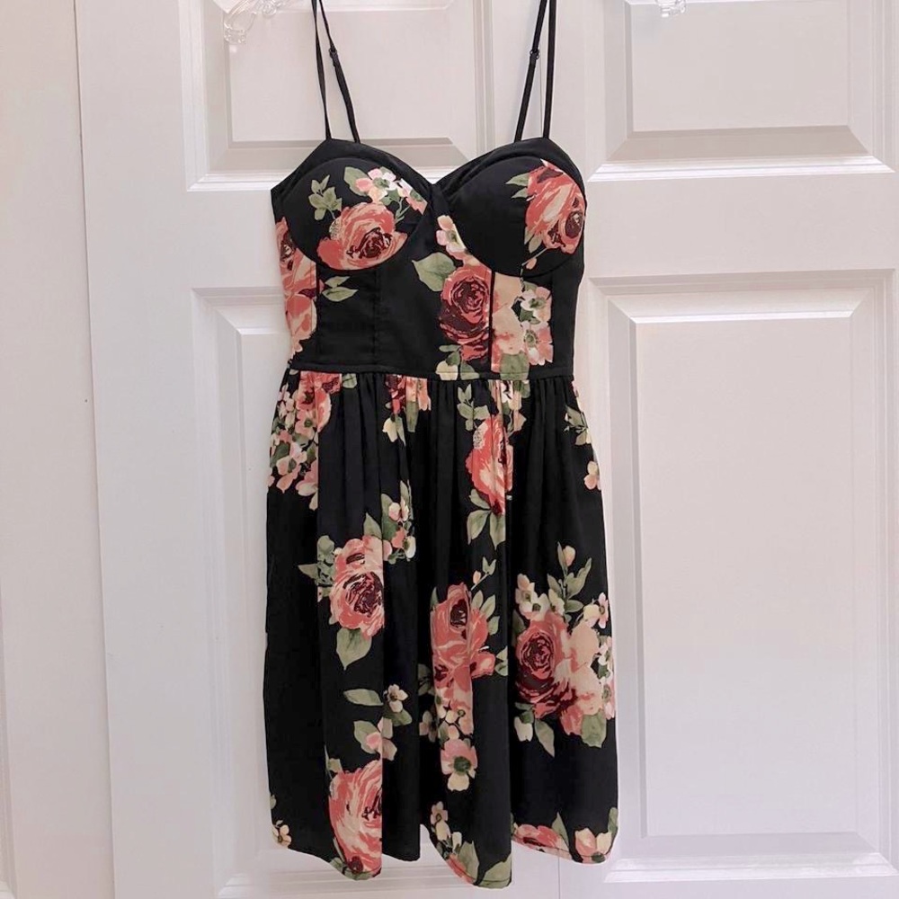 Black and pink floral dress 💕